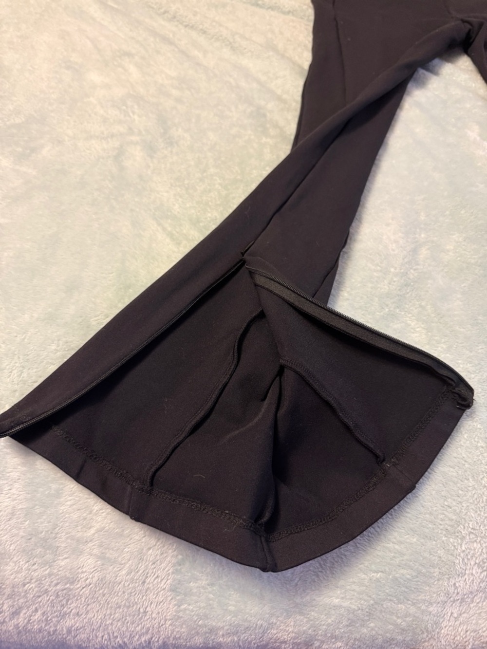 ALO Yoga Black Boot-Cut Flare Pull-On Pants - Picture 10 of 10